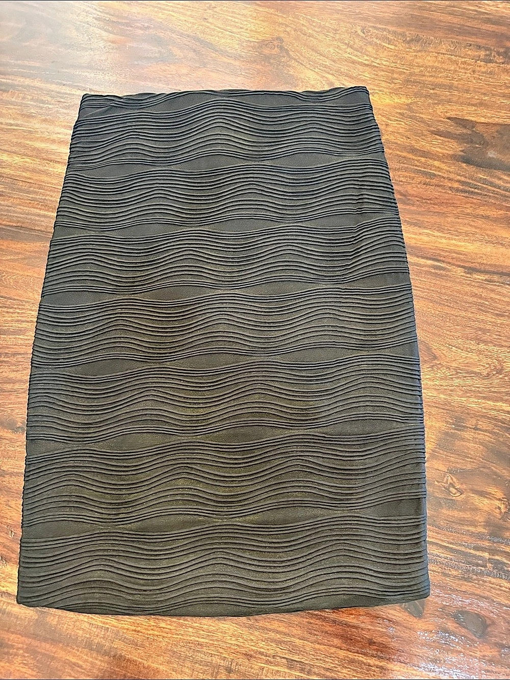 Brat Star Women's Textured Wavy Midi Skirt Black XL